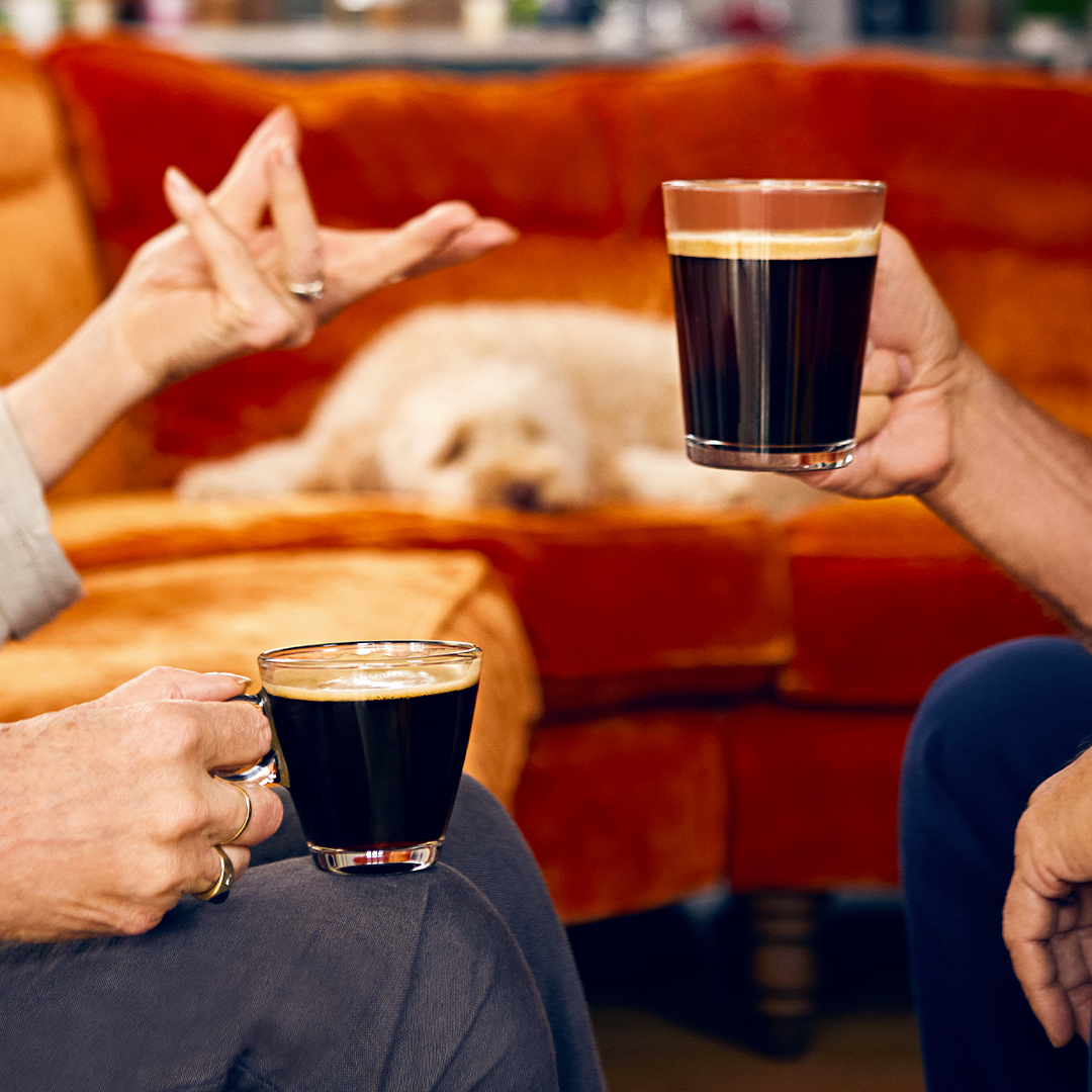 FR-drinking-coffee-talking
